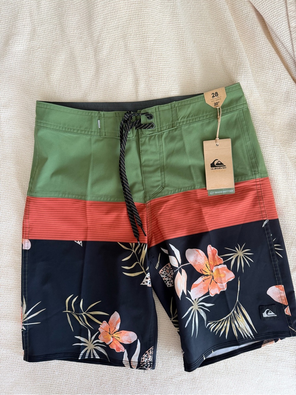 Quiksilver NWT Men’s Green & Black Floral Boardshorts
